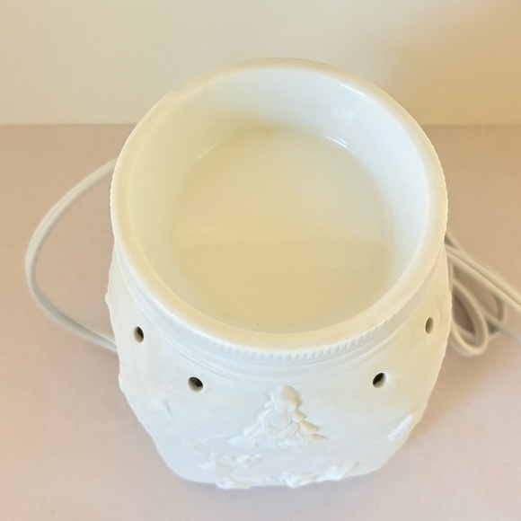 Scentsy “Let It Snow” Mason Jar Style White Raised Christmas Scene Retired - Picture 6 of 8